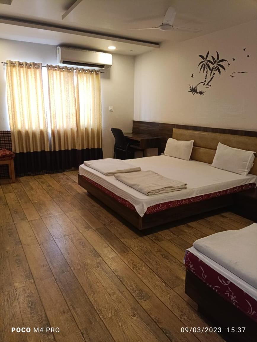 Hotel Shri Vardhan Ujjain Ngoại thất bức ảnh