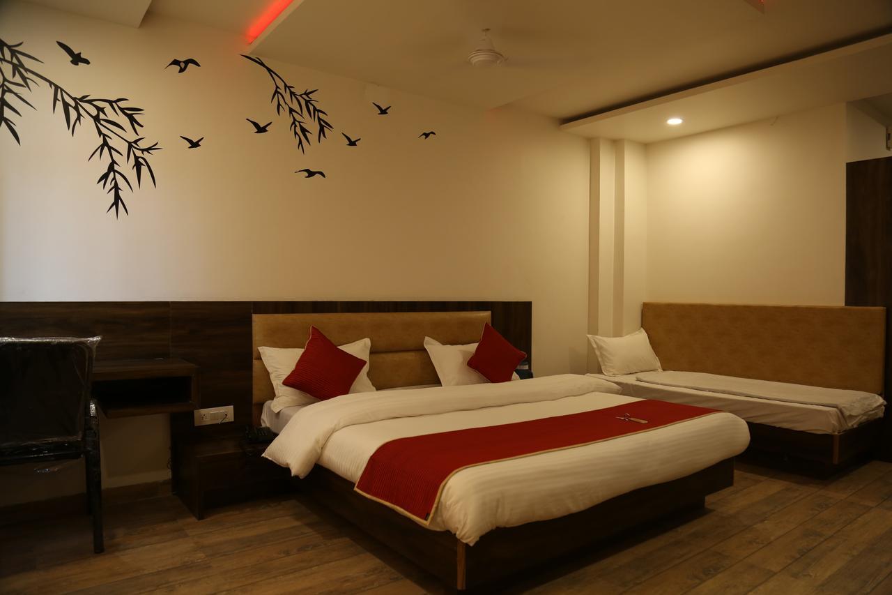 Hotel Shri Vardhan Ujjain Ngoại thất bức ảnh