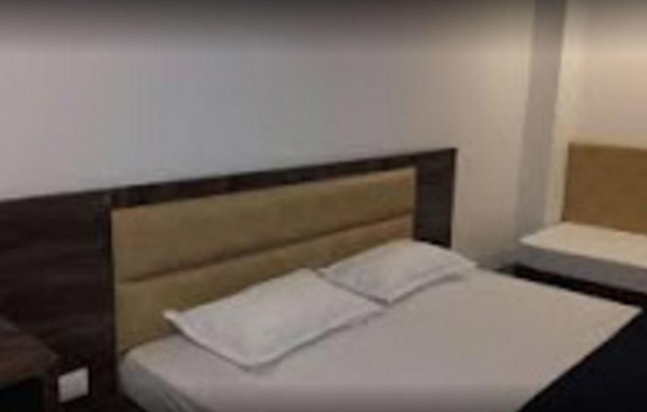 Hotel Shri Vardhan Ujjain Ngoại thất bức ảnh