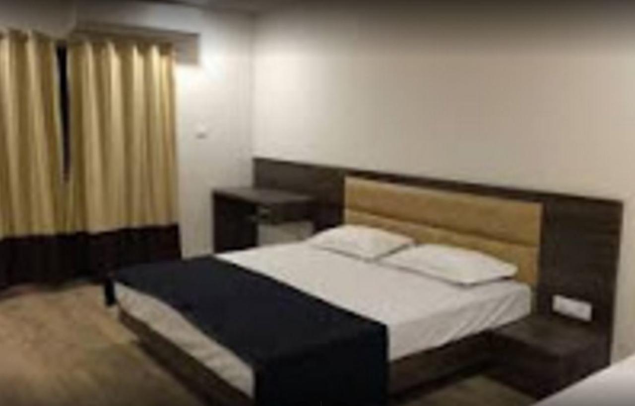 Hotel Shri Vardhan Ujjain Ngoại thất bức ảnh
